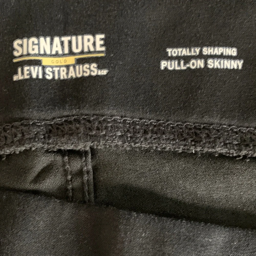 NWT Signature by Levi Strauss Women's Black Skinny Jeans - Picture 3 of 9